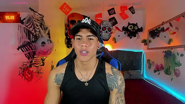 Snapshot of Damian_latinxxx chatting on October 11, 3:54 am Damian latinxxx online show from October 11, 3:54 am