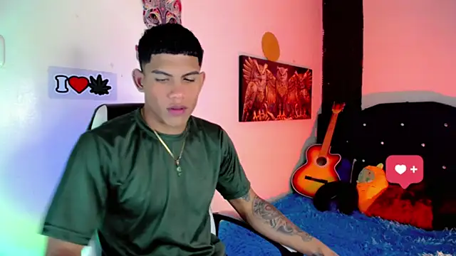 Snapshot of Damian_latinxxx chatting on January 16, 3:02 am Damian latinxxx online show from January 16, 3:02 am