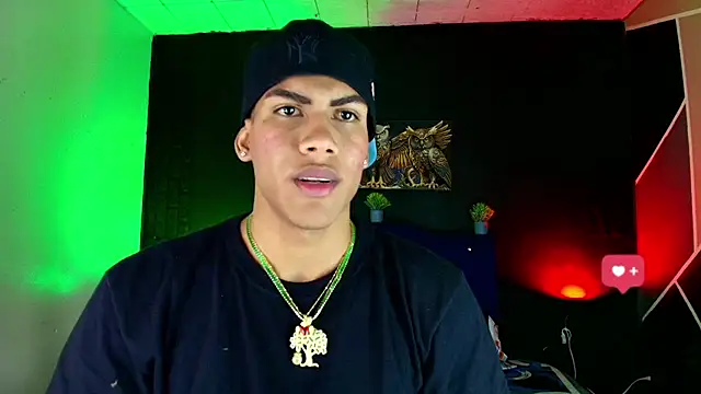 Snapshot of Damian_latinxxx chatting on March 2, 3:02 am Damian latinxxx online show from March 2, 3:02 am