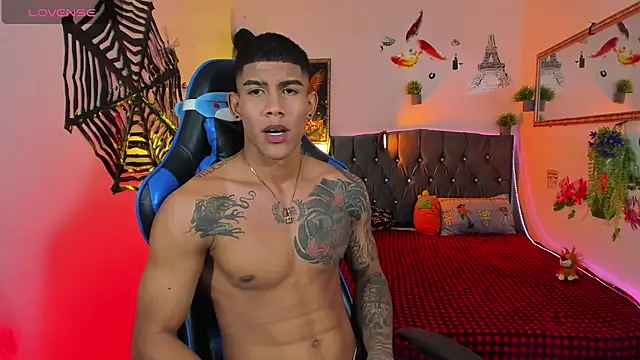 Snapshot of Damian_latinxxx chatting on October 7, 3:21 am Damian latinxxx online show from October 7, 3:21 am