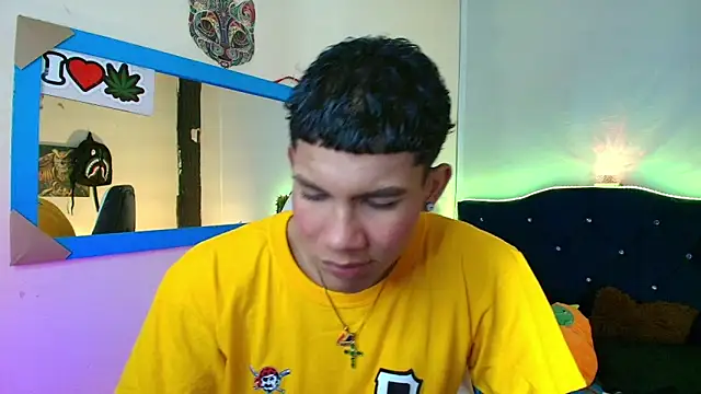 Snapshot of Damian_latinxxx chatting on February 2, 2:27 am Damian latinxxx online show from February 2, 2:27 am