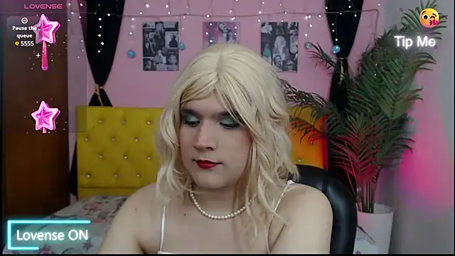 Snapshot of Aidan_twink chatting on December 24, 1:17 pm Aidan twink online show from December 24, 1:17 pm