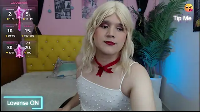 Snapshot of Aidan_twink chatting on December 8, 11:08 pm Aidan twink online show from December 8, 11:08 pm