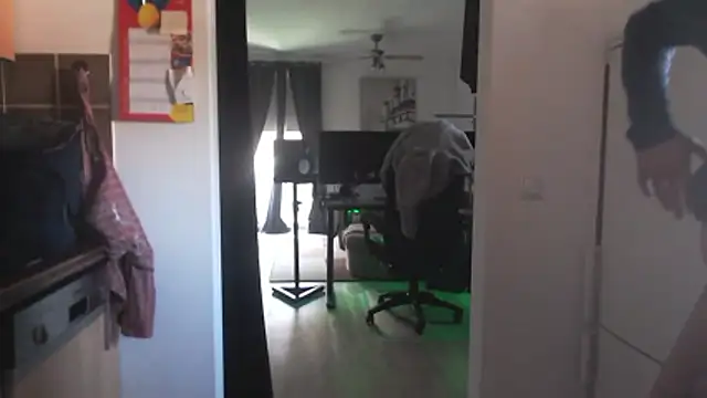 Nomi1612 online show from April 11, 7:45 am