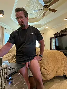 sluttydylan online show from August 3, 11:44 pm