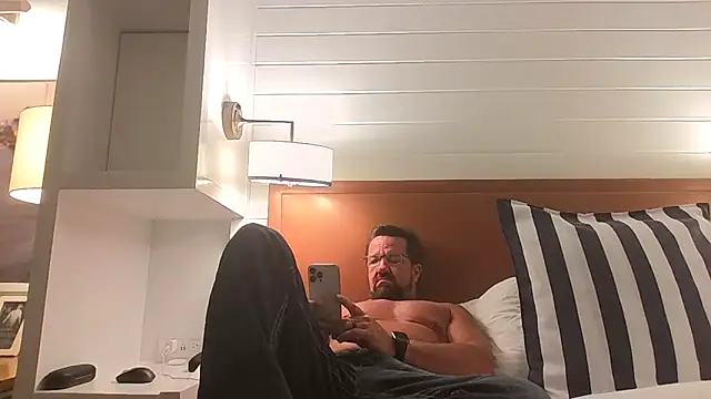 Snapshot of sluttydylan chatting on October 4, 12:10 pm sluttydylan online show from October 4, 12:10 pm