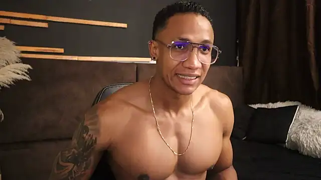 Snapshot of Logan_Varela chatting on January 13, 12:35 pm Logan Varela online show from January 13, 12:35 pm
