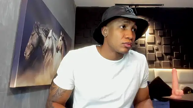 Snapshot of Logan_Varela chatting on December 8, 9:19 pm Logan Varela online show from December 8, 9:19 pm