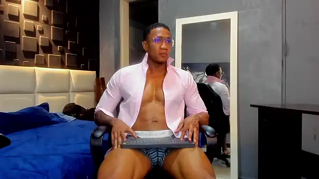 Snapshot of Logan_Varela chatting on December 26, 9:15 pm Logan Varela online show from December 26, 9:15 pm