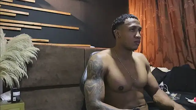 Snapshot of Logan_Varela chatting on January 15, 8:48 pm Logan Varela online show from January 15, 8:48 pm