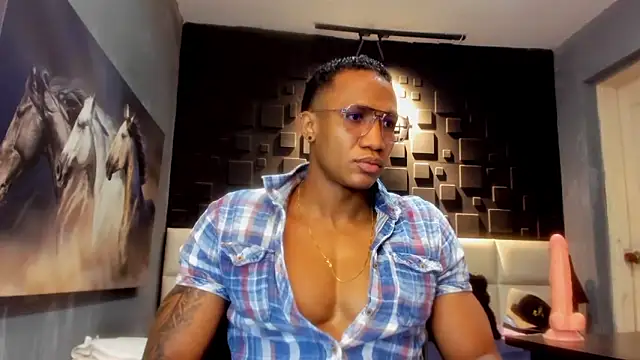 Snapshot of Logan_Varela chatting on December 9, 6:41 pm Logan Varela online show from December 9, 6:41 pm