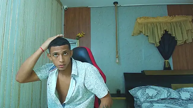 dominic smith  online show from June 10, 4:25 am