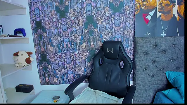 dominic smith  online show from December 30, 5:58 am