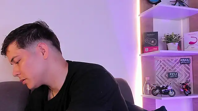 Alan hadid1 online show from February 8, 8:24 pm