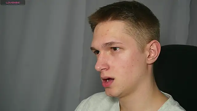 Snapshot of dustyn_fox chatting on February 2, 2:02 pm dustyn fox online show from February 2, 2:02 pm