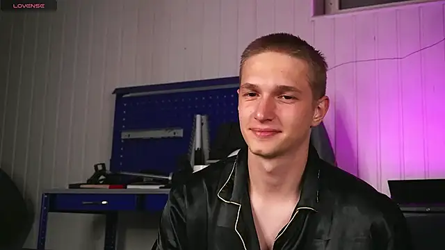 Snapshot of dustyn_fox chatting on September 24, 4:38 pm dustyn fox online show from September 24, 4:38 pm