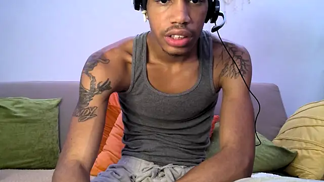 Skinnyblackman online show from February 20, 6:26 am