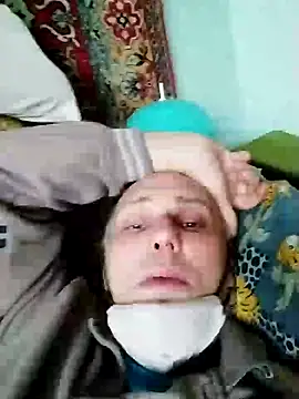 Snapshot of Pineapple04 chatting on December 7, 10:12 am Pineapple04 online show from December 7, 10:12 am