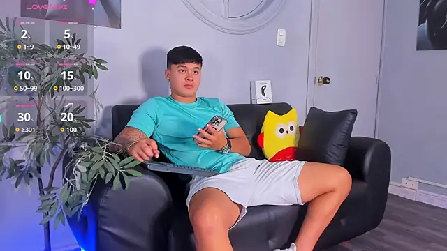 Snapshot of Cristopher_strong chatting on September 18, 12:07 pm Cristopher strong online show from September 18, 12:07 pm
