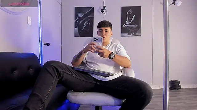 Cristopher strong online show from February 28, 2:49 pm