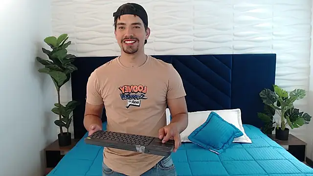 Snapshot of Ian_Daviz chatting on December 15, 9:09 pm Ian Daviz online show from December 15, 9:09 pm