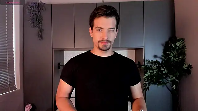 Snapshot of Ian_Daviz chatting on January 7, 8:42 pm Ian Daviz online show from January 7, 8:42 pm