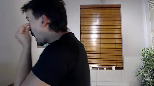Snapshot of Ian_Daviz chatting on February 11, 7:48 pm Ian Daviz online show from February 11, 7:48 pm