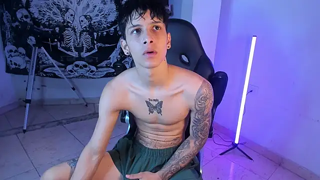 Snakebutterfly online show from January 6, 4:16 am