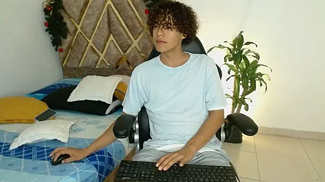 nickolas moon online show from December 25, 6:41 pm