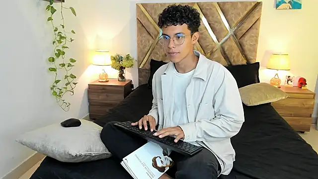 nickolas moon online show from October 29, 9:07 pm