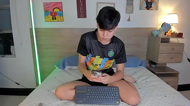 Snapshot of justinbiler chatting on October 17, 12:53 pm justinbiler online show from October 17, 12:53 pm