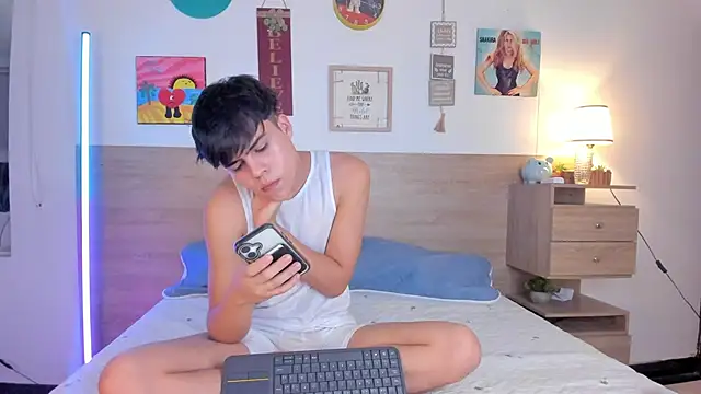 Snapshot of justinbiler chatting on October 12, 1:16 pm justinbiler online show from October 12, 1:16 pm