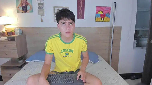 Snapshot of justinbiler chatting on October 6, 12:21 pm justinbiler online show from October 6, 12:21 pm