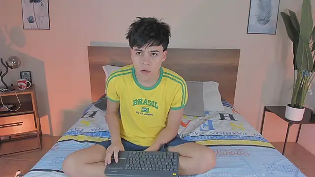 Snapshot of justinbiler chatting on September 10, 12:37 pm justinbiler online show from September 10, 12:37 pm