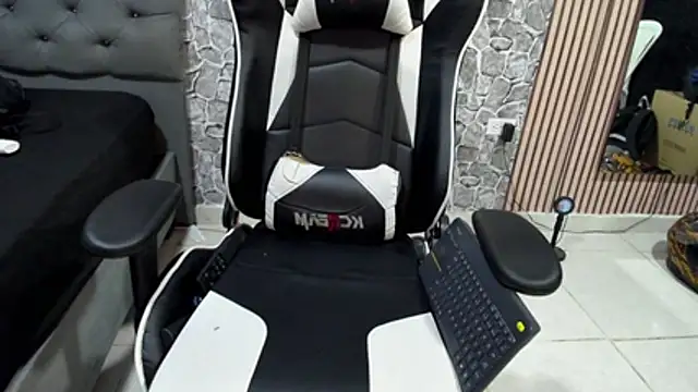 chriss jones1 online show from March 22, 9:14 am