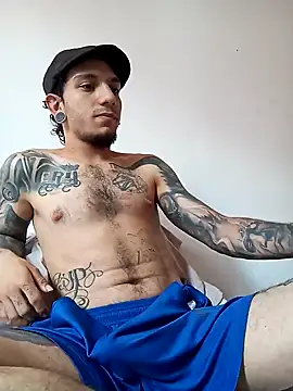 Snapshot of HornetBigDickonYou chatting on January 13, 3:15 pm HornetBigDickonYou online show from January 13, 3:15 pm