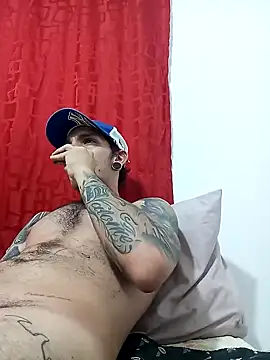Snapshot of HornetBigDickonYou chatting on January 29, 7:25 am HornetBigDickonYou online show from January 29, 7:25 am