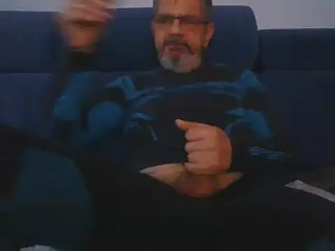 axecoman60 online show from January 29, 7:04 am