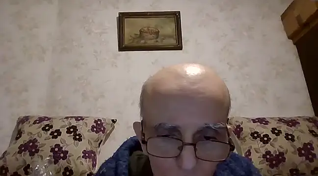 Snapshot of mariusica1@xh chatting on February 20, 12:41 am mariusica1xh online show from February 20, 12:41 am
