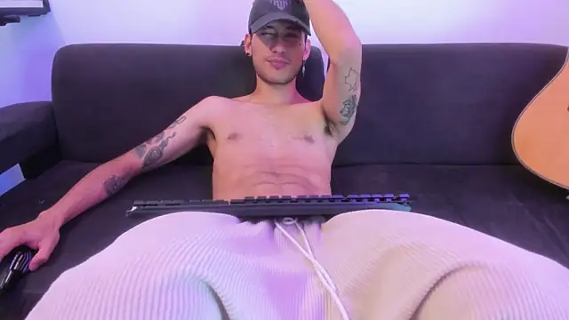 Henrikk senn online show from April 24, 11:45 am