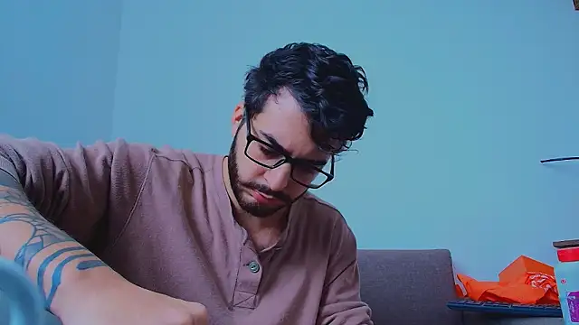 thomas gun online show from March 4, 8:05 pm