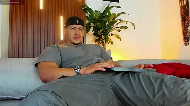 lucasanto  online show from November 4, 1:28 am