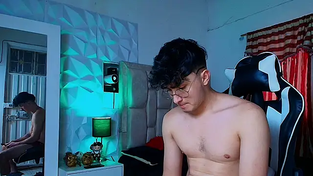 Snapshot of santyago_taylor chatting on February 6, 7:51 pm santyago taylor online show from February 6, 7:51 pm