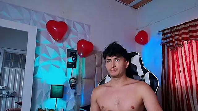 Snapshot of santyago_taylor chatting on February 18, 6:39 pm santyago taylor online show from February 18, 6:39 pm