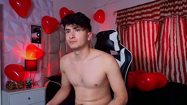 Snapshot of santyago_taylor chatting on February 17, 6:48 pm santyago taylor online show from February 17, 6:48 pm