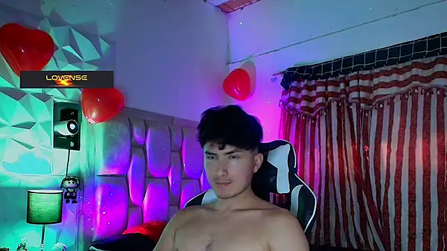Snapshot of santyago_taylor chatting on February 26, 7:03 pm santyago taylor online show from February 26, 7:03 pm