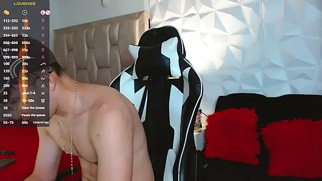 Snapshot of santyago_taylor chatting on December 4, 7:56 pm santyago taylor online show from December 4, 7:56 pm