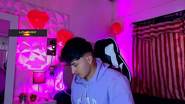 Snapshot of santyago_taylor chatting on February 24, 7:08 pm santyago taylor online show from February 24, 7:08 pm