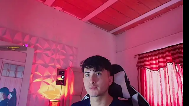 Snapshot of santyago_taylor chatting on January 10, 2:34 pm santyago taylor online show from January 10, 2:34 pm