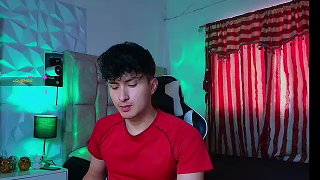 Snapshot of santyago_taylor chatting on January 22, 6:41 pm santyago taylor online show from January 22, 6:41 pm